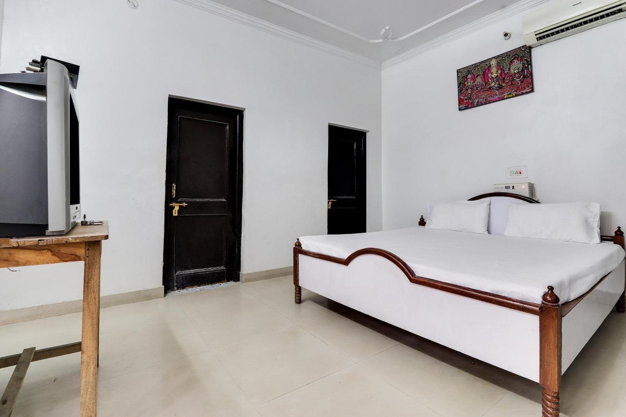 Hotel O Hanuman Bagh Ayodhya Bagian luar foto