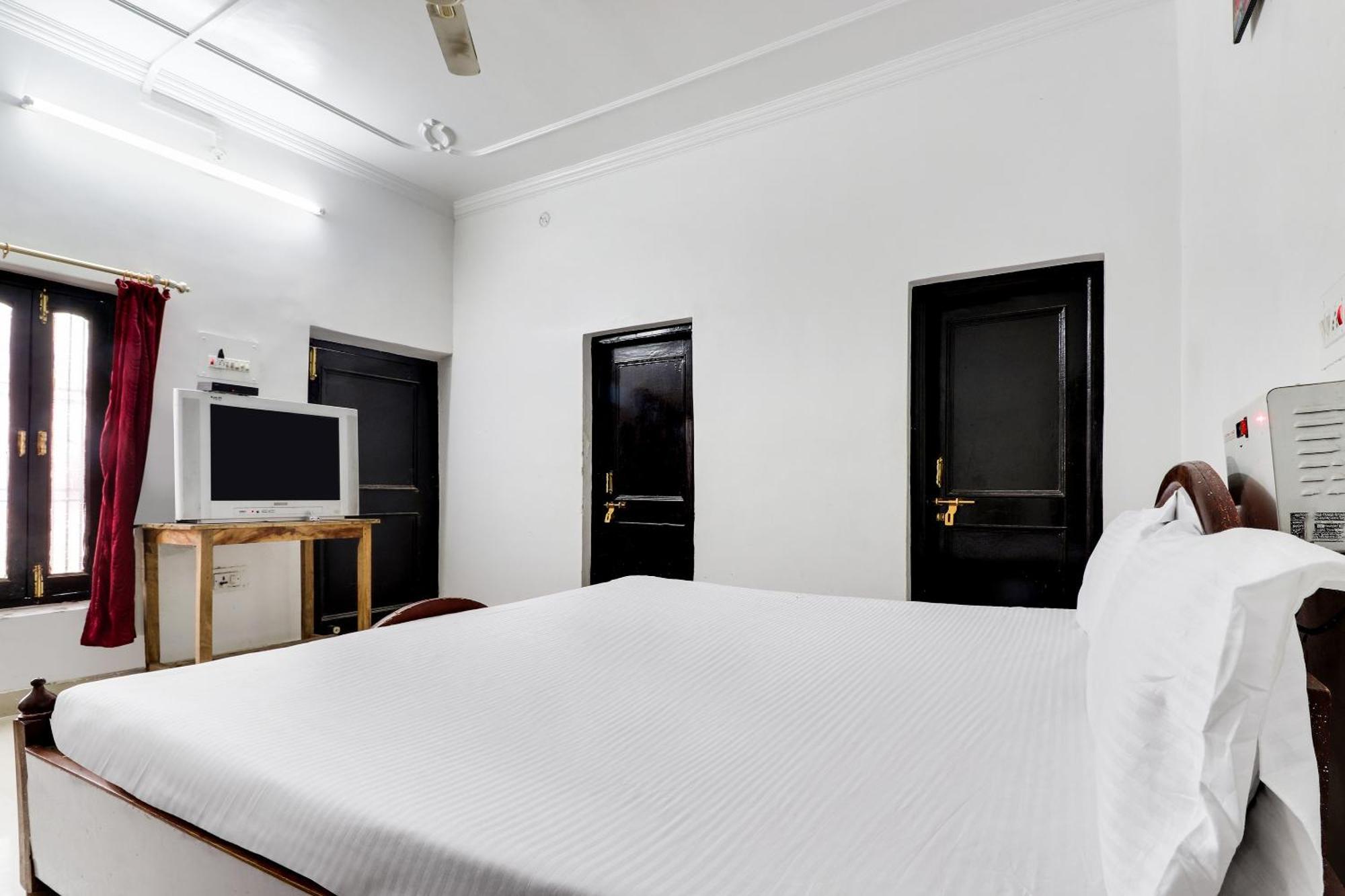 Hotel O Hanuman Bagh Ayodhya Bagian luar foto