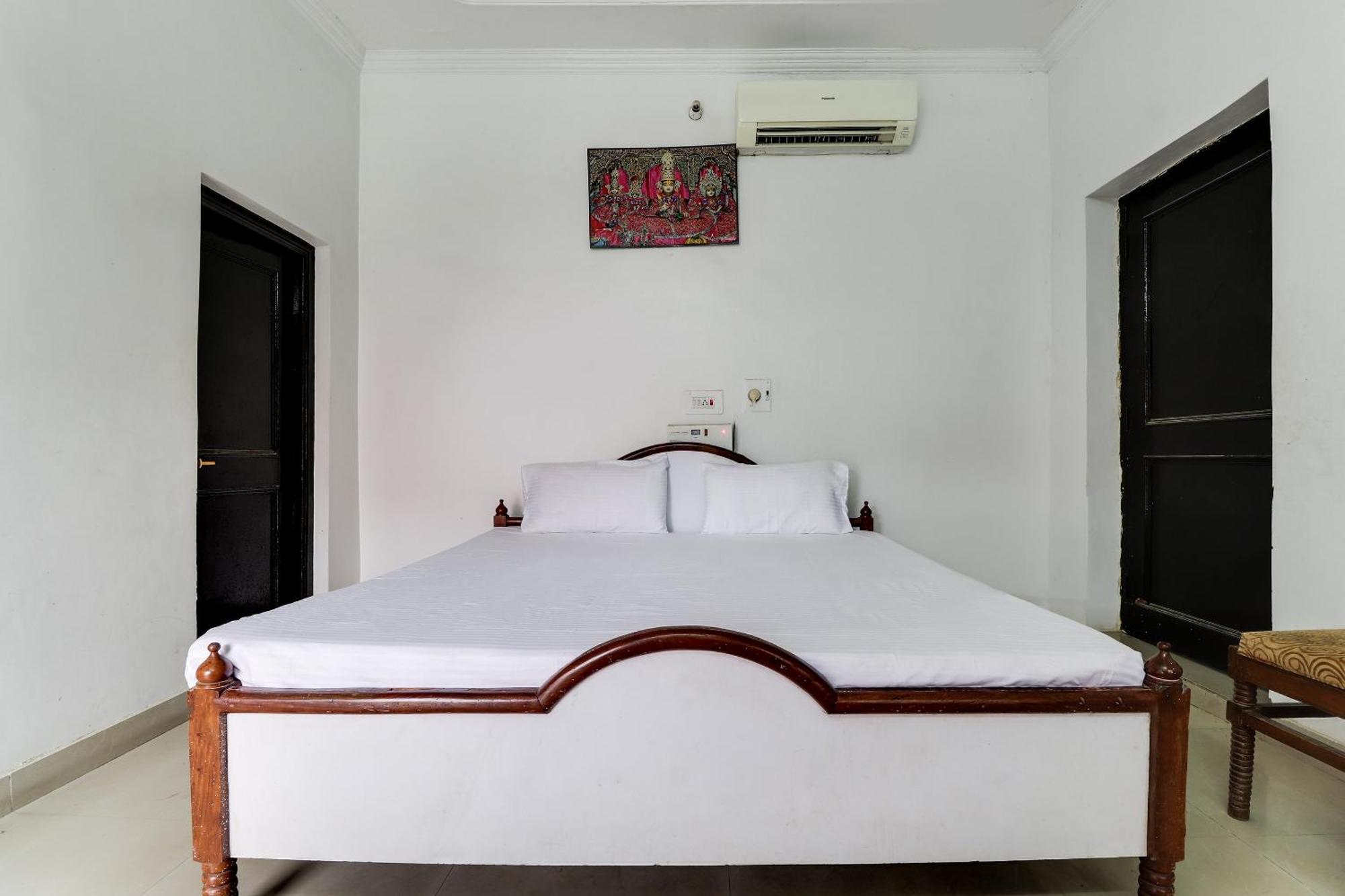 Hotel O Hanuman Bagh Ayodhya Bagian luar foto