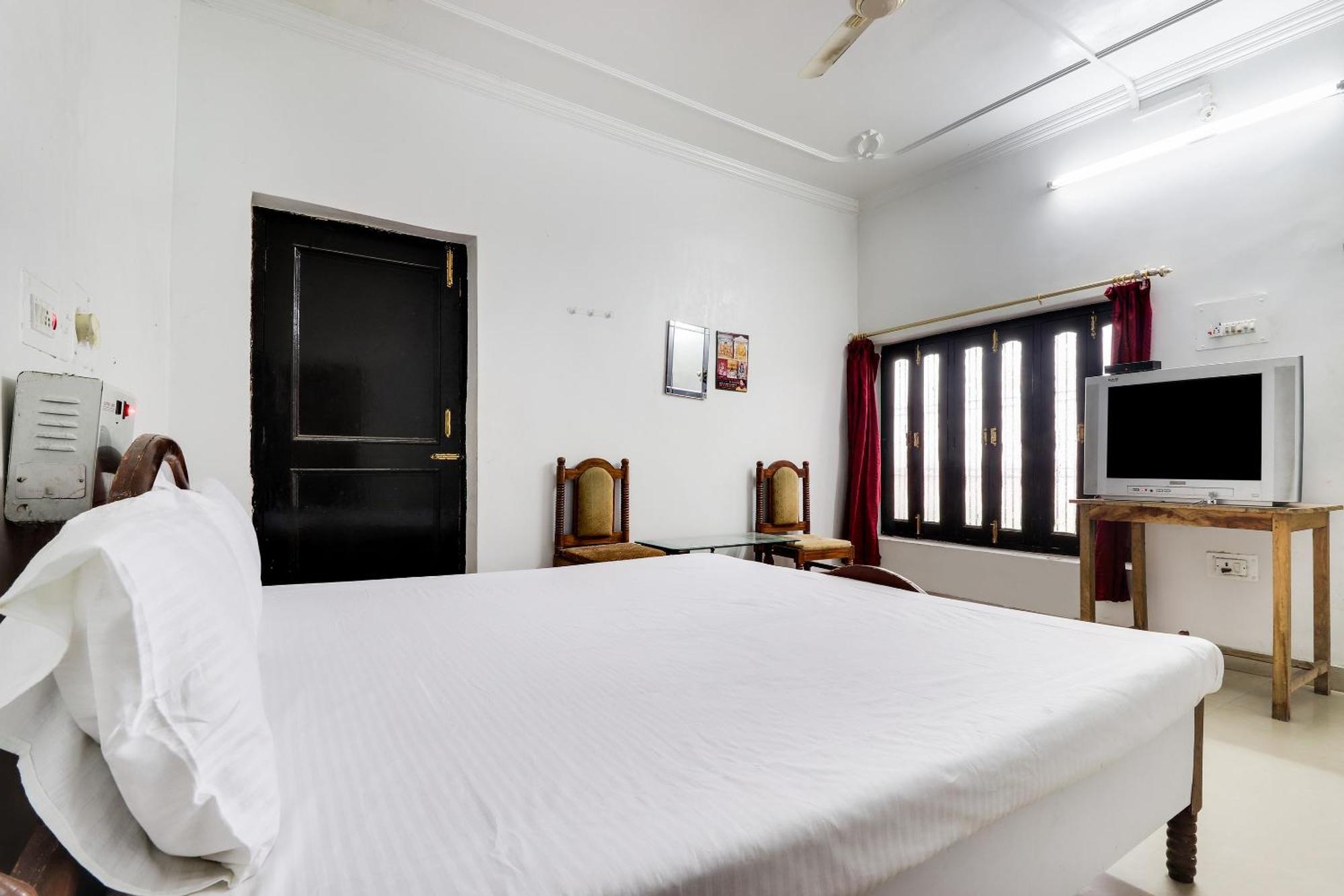 Hotel O Hanuman Bagh Ayodhya Bagian luar foto
