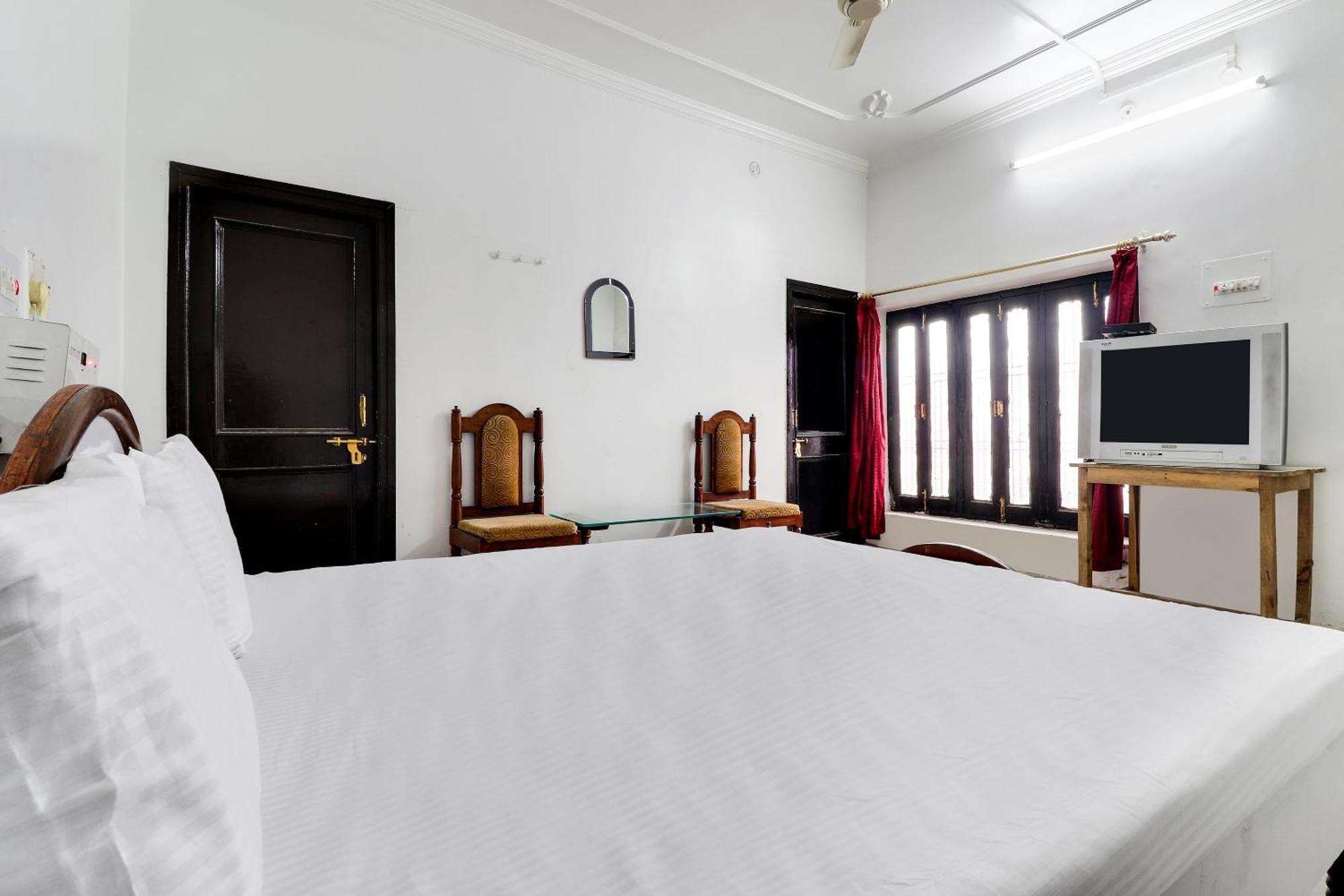 Hotel O Hanuman Bagh Ayodhya Bagian luar foto