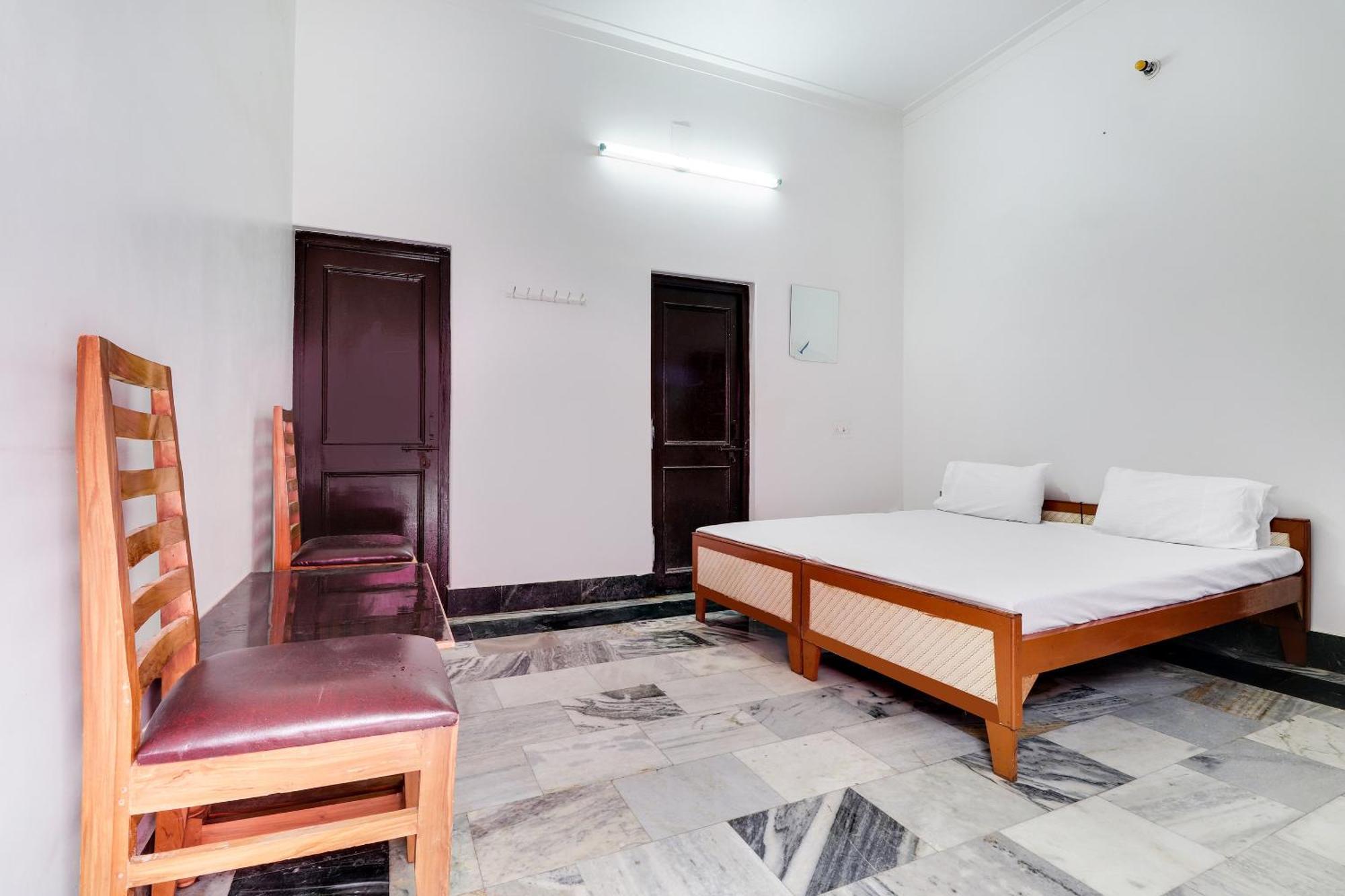 Hotel O Hanuman Bagh Ayodhya Bagian luar foto
