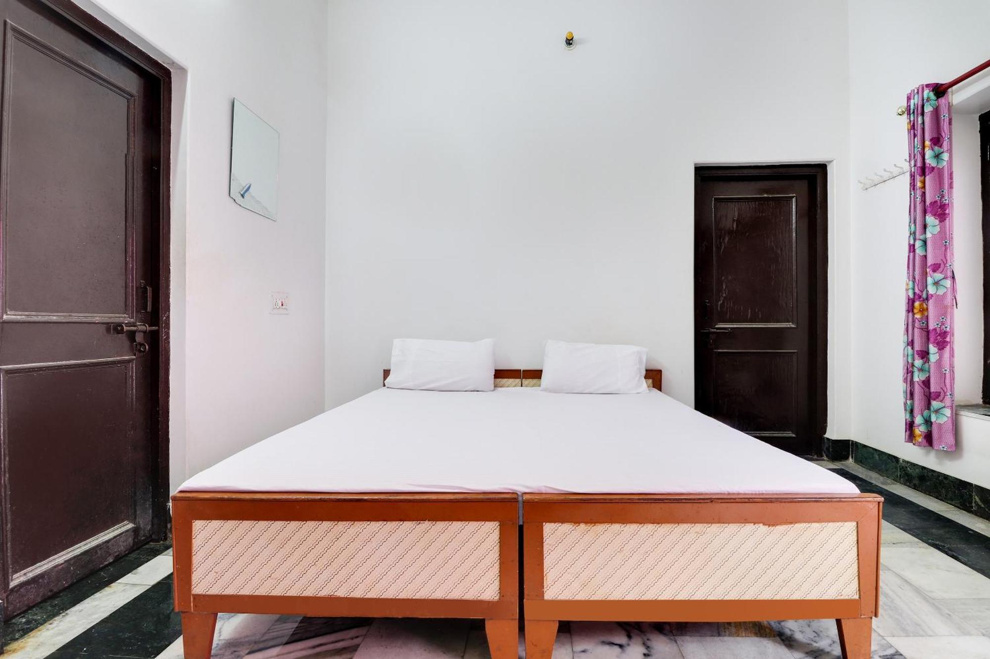 Hotel O Hanuman Bagh Ayodhya Bagian luar foto